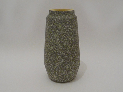 Nr. 0950
Gray speckled fifties vase, yellow glazed on the inside

[b]Scheurich Germany[/b]

Model 636-25

Good vintage condition, no damage

H 25 cm x W 13 cm

14 euro

[url=https://kosai.be/gallery/contact.php?referer=index.php][img]https://kosai.be/gallery/varia/buy.jpg[/img][/url]


[img]https://www.kosai.be/images/0950.jpg[/img]


[img]https://www.kosai.be/images/0950_4lr.jpg[/img]


[img]https://www.kosai.be/images/0950_5lr.jpg[/img]


[img]https://www.kosai.be/images/0950_6lr.jpg[/img]


[img]https://www.kosai.be/images/0950_7lr.jpg[/img]


[url=https://kosai.be/gallery/contact.php?referer=index.php][img]https://kosai.be/gallery/varia/buy.jpg[/img][/url]


[url=https://kosai.be/gallery/displayimage.php?pid=46]Back to top[/url]
Keywords: Scheurich