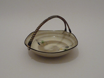Nr. 0276
50s, 60s bowl with wooden handle, white bottom

Good vintage condition, no damage

H 4,3 cm x W 17,5 cm

[url=https://kosai.be/gallery/contact.php?referer=index.php][img]https://kosai.be/gallery/varia/buy.jpg[/img][/url]


[img]https://www.kosai.be/images/0276.jpg[/img]


[img]https://www.kosai.be/images/0276_3lr.jpg[/img]


[img]https://www.kosai.be/images/0276_4lr.jpg[/img]


[img]https://www.kosai.be/images/0276_5lr.jpg[/img]


[url=https://kosai.be/gallery/contact.php?referer=index.php][img]https://kosai.be/gallery/varia/buy.jpg[/img][/url]


[url=https://kosai.be/gallery/displayimage.php?pid=11]Back to top[/url]
Keywords: Others