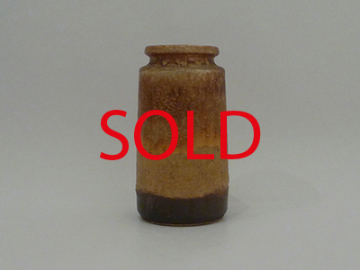 Nr. 0311
Midsized 70s lava vase, dark brown glazed with light brown dripping decor

[b]Scheurich W-Germany[/b]

Model 201-18

Good vintage condition, no damage

H 18 cm x W 10 cm

[url=https://kosai.be/gallery/contact.php?referer=index.php][img]https://kosai.be/gallery/varia/buy.jpg[/img][/url]


[img]https://www.kosai.be/images/0311.jpg[/img]


[img]https://www.kosai.be/images/0311_3lr.jpg[/img]


[img]https://www.kosai.be/images/0311_4lr.jpg[/img]


[img]https://www.kosai.be/images/0311_5lr.jpg[/img]


[img]https://www.kosai.be/images/0311_6lr.jpg[/img]


[img]https://www.kosai.be/images/0311_2lr.jpg[/img]


[url=https://kosai.be/gallery/contact.php?referer=index.php][img]https://kosai.be/gallery/varia/buy.jpg[/img][/url]


[url=https://kosai.be/gallery/displayimage.php?pid=14]Back to top[/url]
Keywords: Scheurich