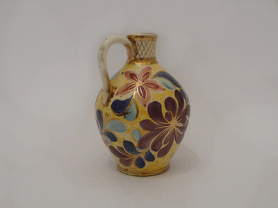 Nr. 1208
Art deco handled vase

White glazed with handpainted flower decor

[b]Fabrique en Belgique C.M.M.[/b]

Model 741, decor Floralie

3 old chips at the bottom edge

H 15,5 cm x W 11 cm

20 euro

[url=https://kosai.be/gallery/contact.php?referer=index.php][img]https://kosai.be/gallery/varia/buy.jpg[/img][/url]


[img]https://www.kosai.be/images/1208.jpg[/img]


[img]https://www.kosai.be/images/1208_2lr.jpg[/img]


[img]https://www.kosai.be/images/1208_3lr.jpg[/img]


[img]https://www.kosai.be/images/1208_5lr.jpg[/img]


[img]https://www.kosai.be/images/1208_6lr.jpg[/img]


[img]https://www.kosai.be/images/1208_7lr.jpg[/img]


[url=https://kosai.be/gallery/contact.php?referer=index.php][img]https://kosai.be/gallery/varia/buy.jpg[/img][/url]


[url=https://kosai.be/gallery/displayimage.php?pid=60]Back to top[/url]
Keywords: Others